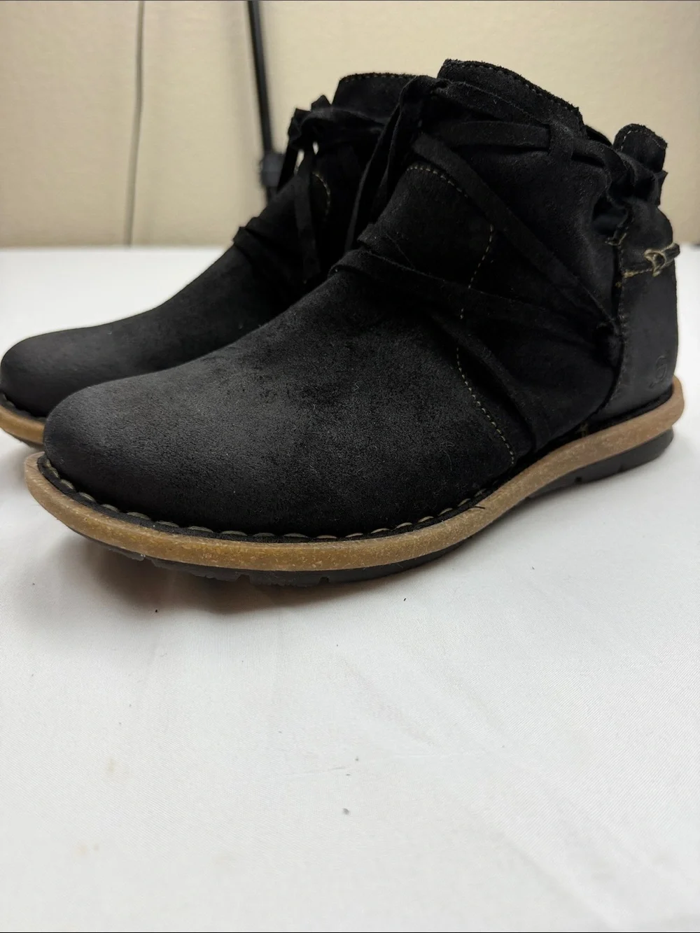 Børn Tarkiln Ankle Boot in Black Distressed.